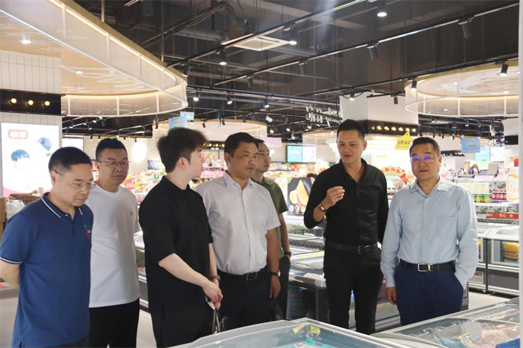 鄧華帶隊赴?？跂|嶺集團考察交流